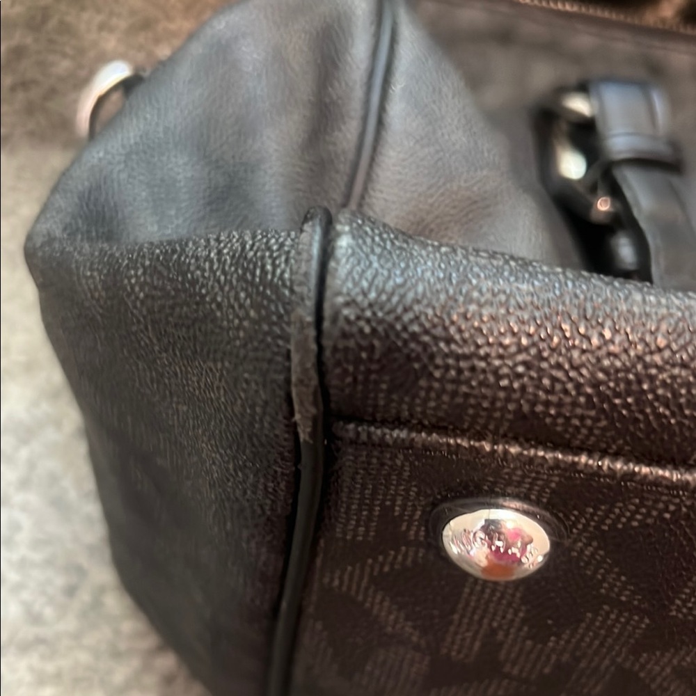 MICHAEL KORS Black Hand Bag - Picture 16 of 16
